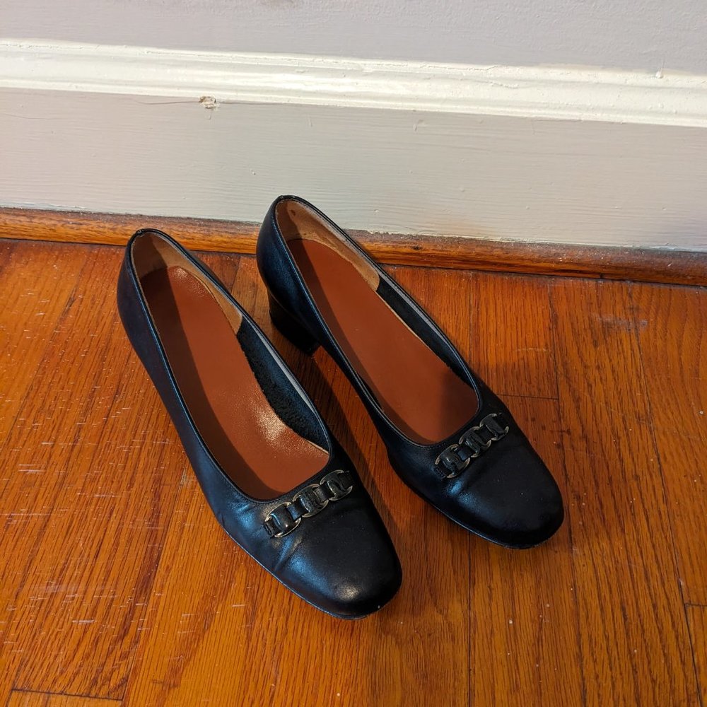 Ferragamo black leather low ballet pump